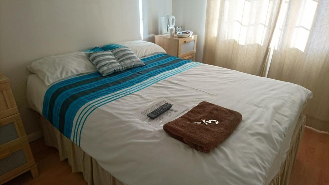 Guest house In Guest - En Shower Double With 1 Double Deyr Hayes (Greater London)