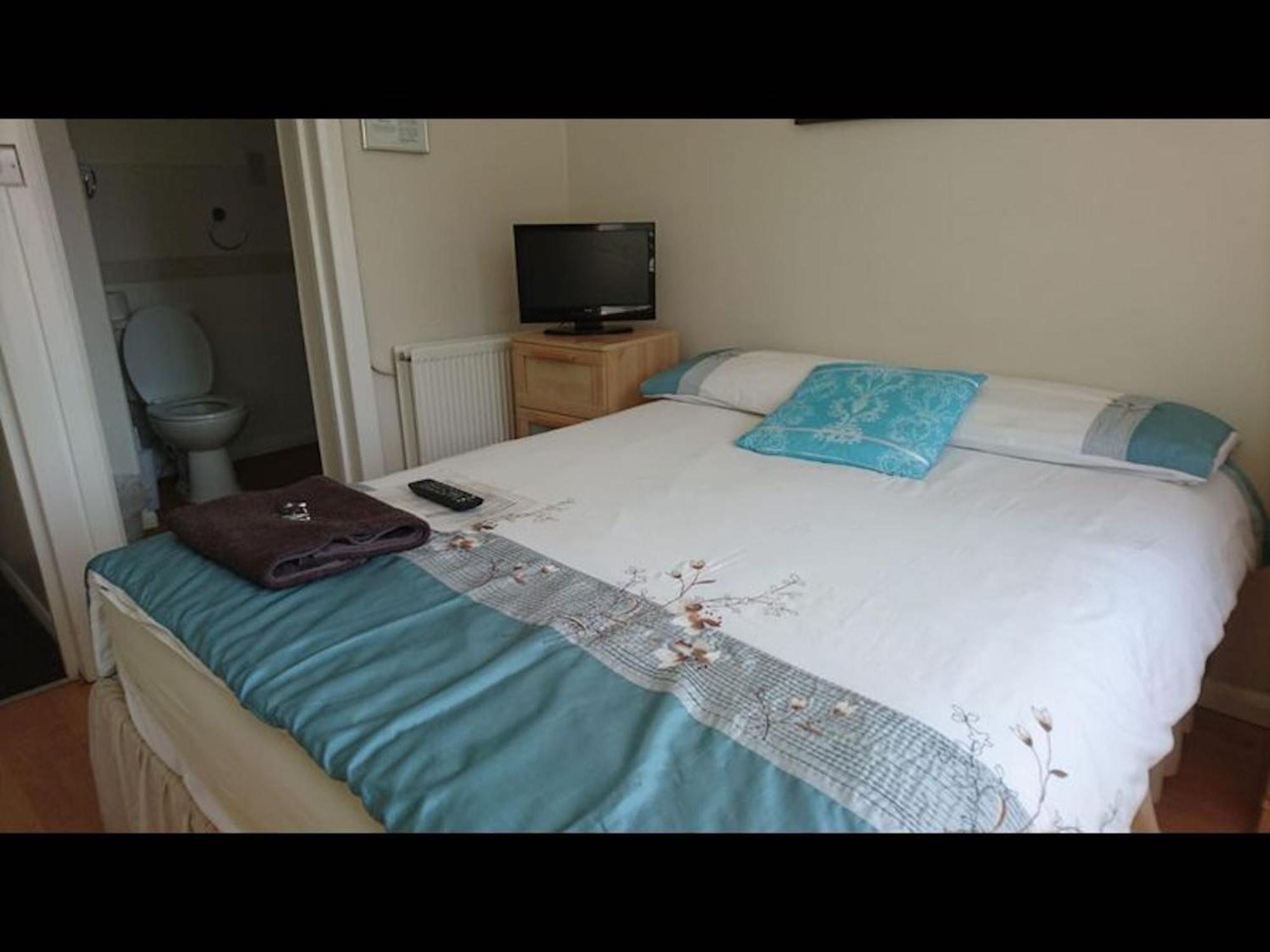 In Guest - En Shower Double With 1 Double Deyr Guest house Hayes (Greater London)