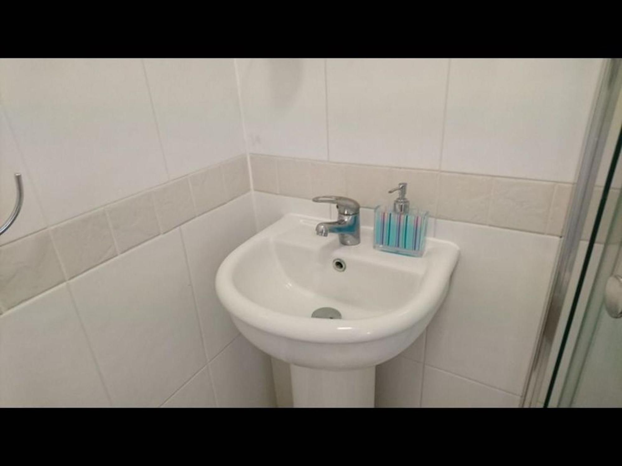 In Guest - En Shower Double With 1 Double Deyr Guest house Hayes (Greater London)